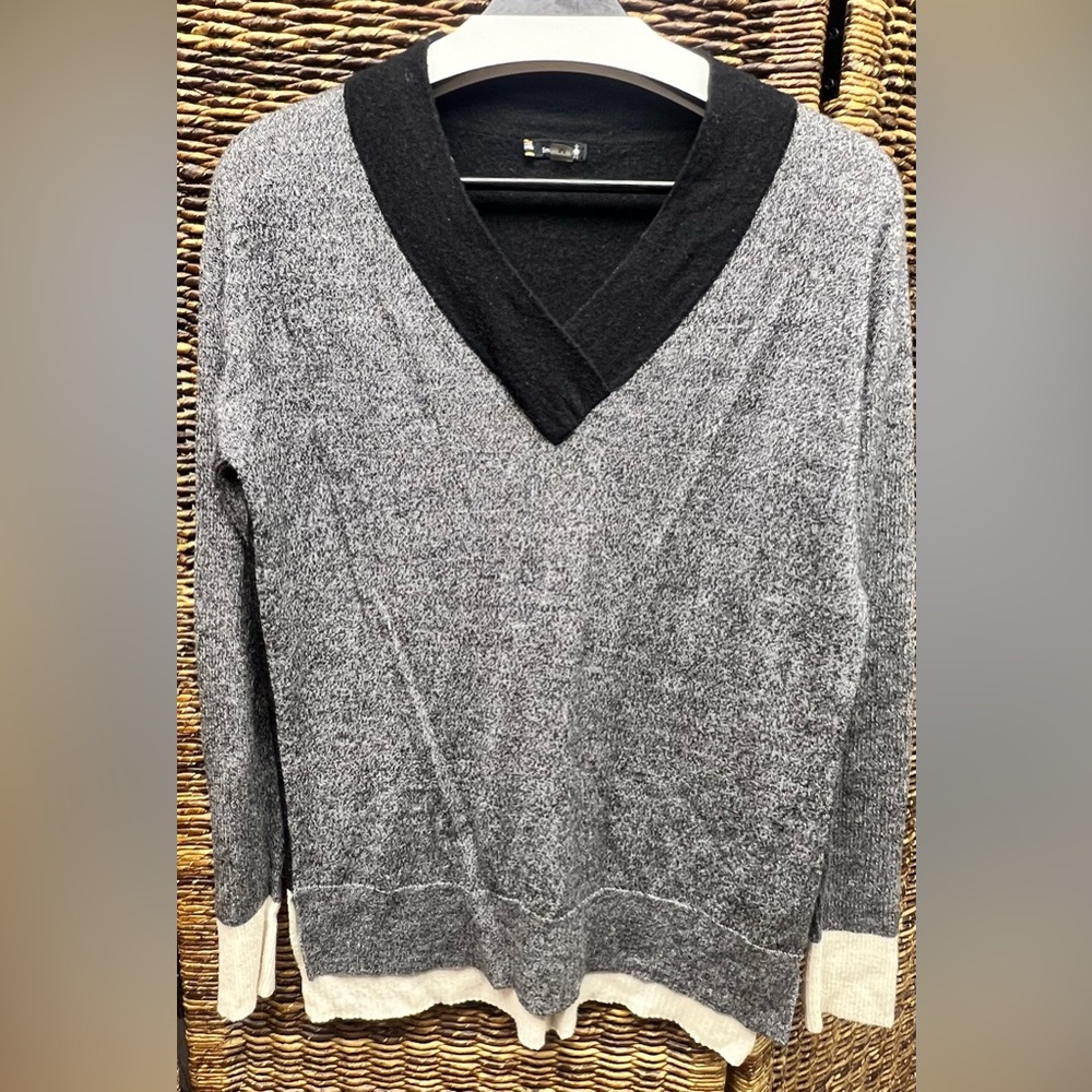 Smartwool Women's‎ V-Neck Sweater in Gray and Black, Akamina, Medium